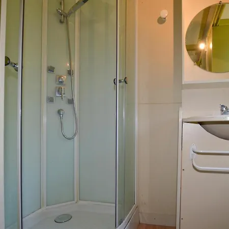 2 Bedroom Lovely Stacaravan In 2*