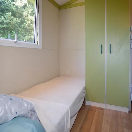 2 Bedroom Lovely Stacaravan In Camping 2*