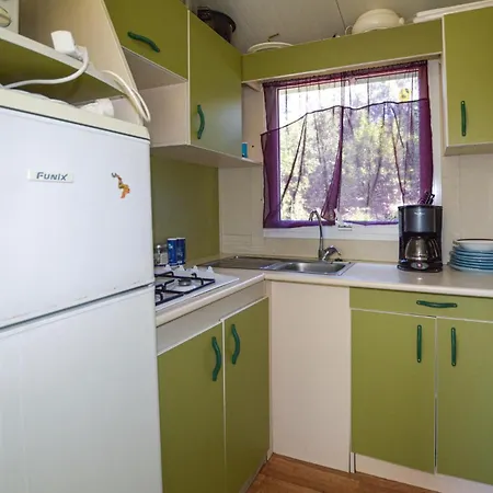 2 Bedroom Lovely Stacaravan In Casalabriva